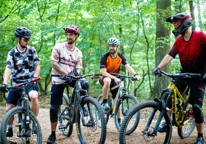 KAKO NAJ MI PAŠE MTB DRES?