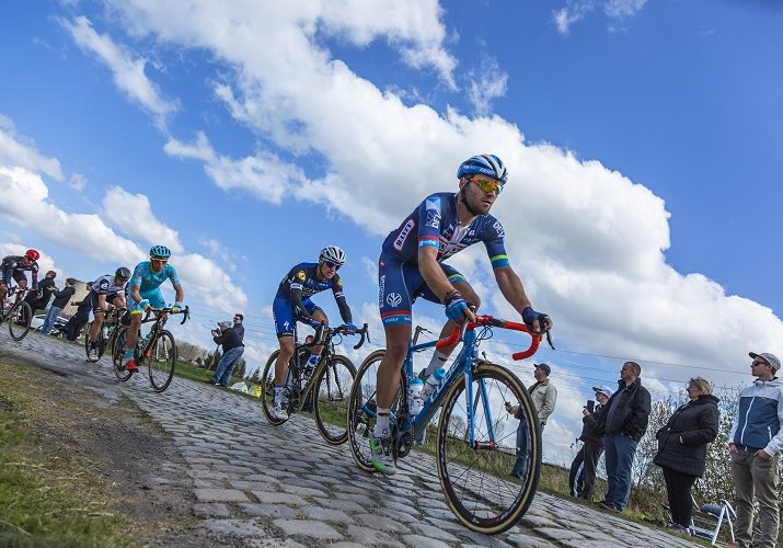 Kako koronavirus vpliva na profesionalno kolesarjenje?