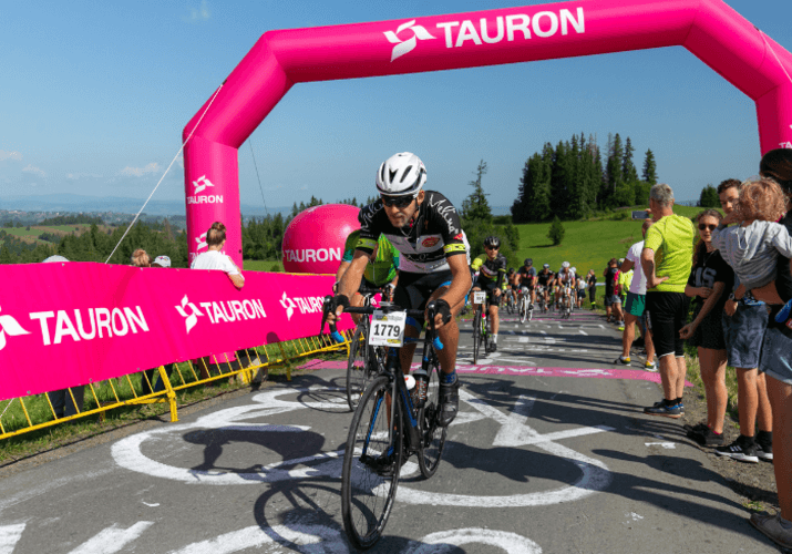 Amater med profesionalci