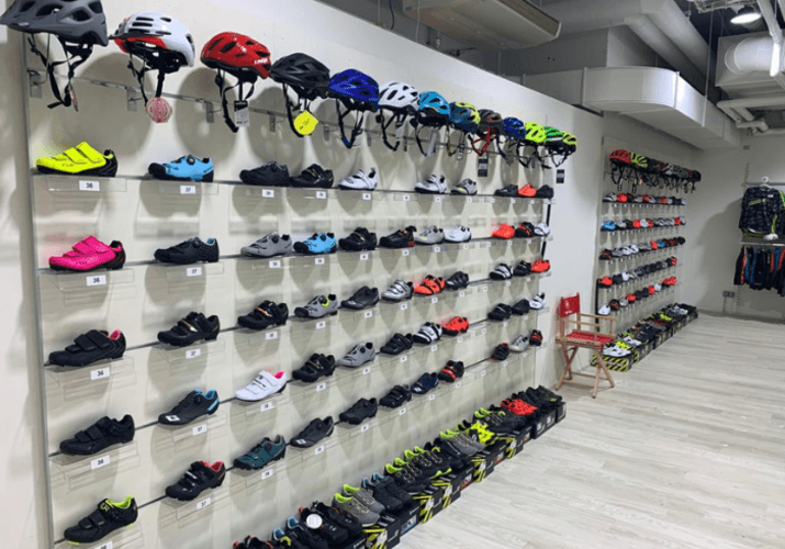 KOLESAR ZAČETNIK: IZBIRA OBLAČIL IN OPREME ZA JESE