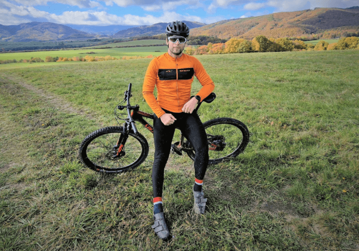 TEST: Scott Warm Hybrid RC, prehodna jakna ali izoliran dolg dres?