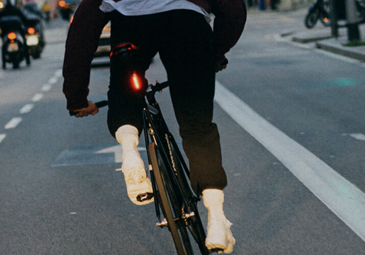 Zapnite myseľ, zapnite svetlá - prečo je dôležité mať na bicykli svetlá?