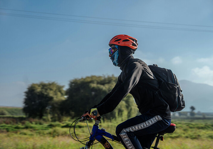 Izbira šala za vrat in kolesarske kape - dodatki za vsakogar