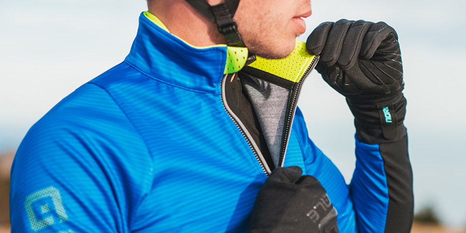 Kakšna je razlika med kolesarsko jakno in zimskim dresom?>
