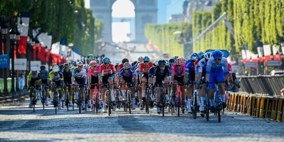 KAJ JE LETO 2025 POKAZALO V PROFESIONALNEM PELOTONU?>