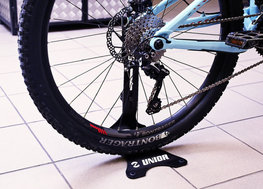 UNIOR stojalo - STAND - črna