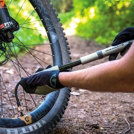 BLACKBURN zračni kompresor - CORE - črna