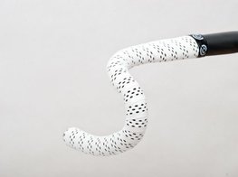 BIKERIBBON trak za krmilo - DROPS - bela